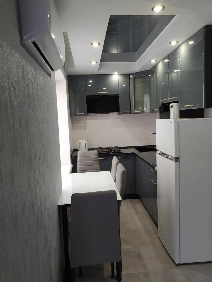 2Rooms Apartment - 181 Gogol Street Zaporizhia Bagian luar foto