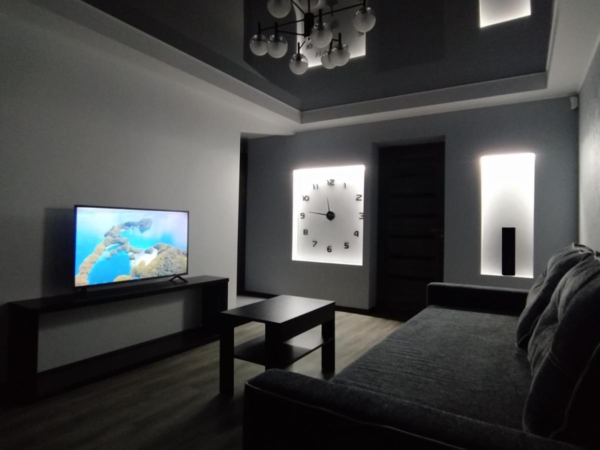 2Rooms Apartment - 181 Gogol Street Zaporizhia Bagian luar foto